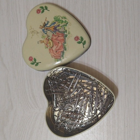 Vintage Designed by Daher Heart Tin & Pair Of 1985 Mrs. Grossman's Paper Co Tins - Picture 6 of 6